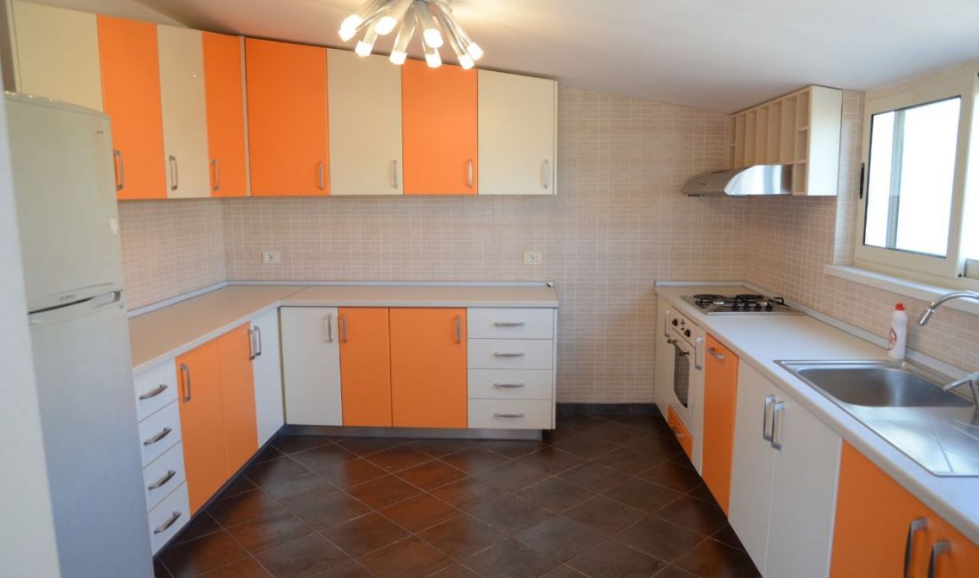 Shtepi me qera Apartament ne Tirane, 4+1, Mobilimi E mobiluar, Pagesa 1,200  Euro.