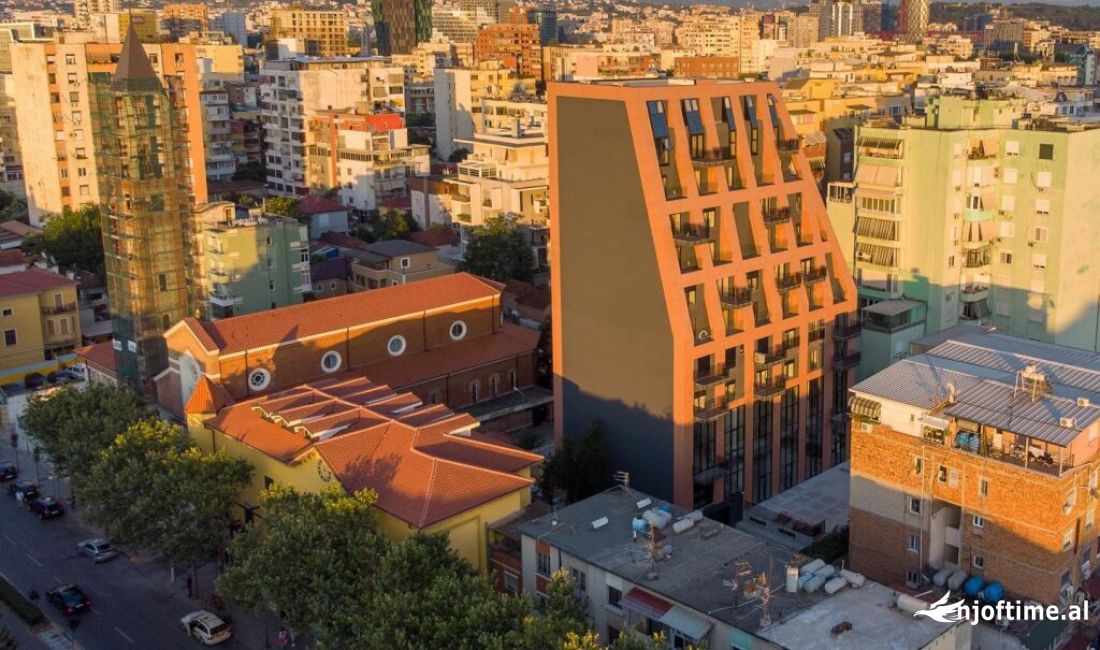 SHITEN POSTE PARKIMI 'RRUGA E KAVAJES'