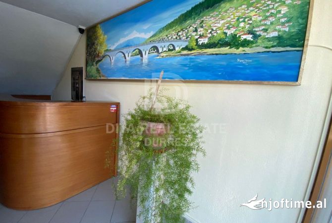 Ambiente Commerciale in Vendita 5+1 a Durazzo - 1,200,000 Euro