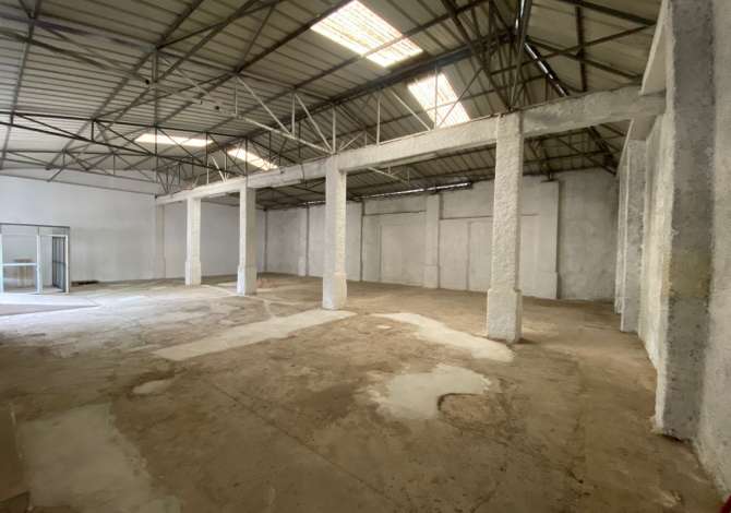 Jepet magazine 300m2 me qira te tregu ushqimor