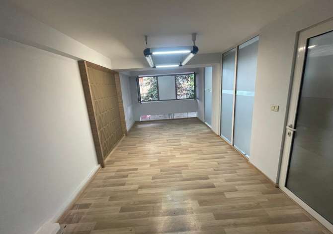 Jepet Ambient Duplex me qira tek Rruga e Kavajes/Prane Kishes Katolike.