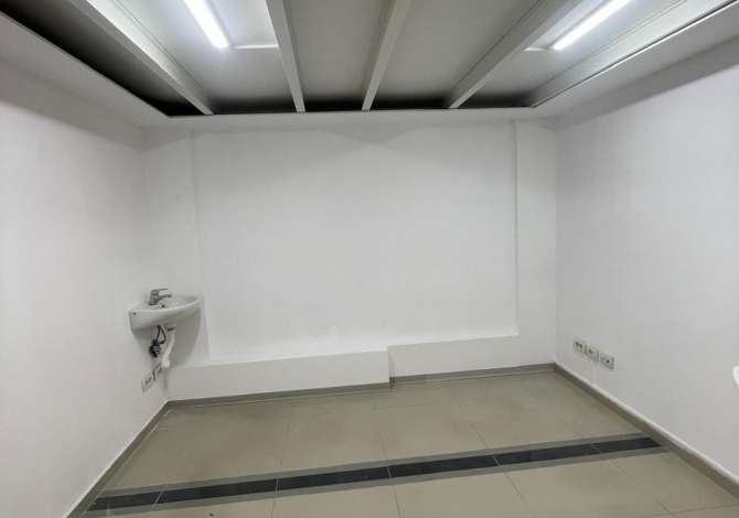 Jepet Ambient Duplex me qira tek Rruga e Kavajes/Prane Kishes Katolike.