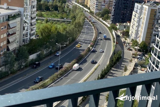 Ambiente Commerciale in Affitto 3+1 a Tirana - 800 Euro