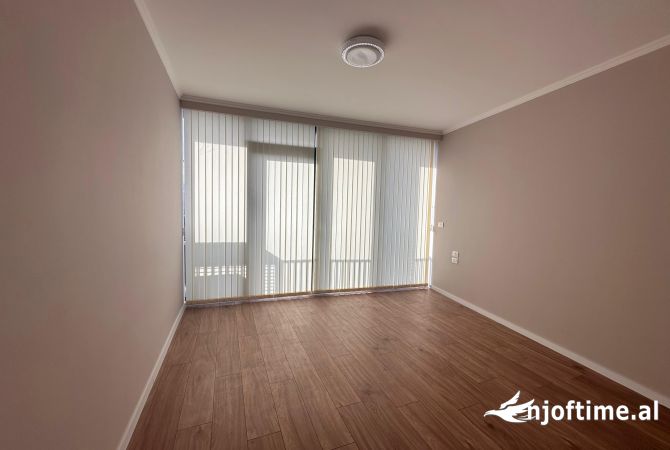 Ambiente Commerciale in Affitto 3+1 a Tirana - 800 Euro