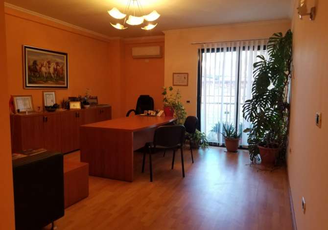 Ambient biznesi me qera 3+1 ne Tirane - 300 Euro
