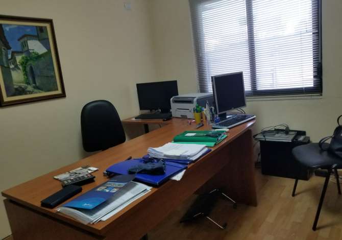 Ambient biznesi me qera 3+1 ne Tirane - 300 Euro