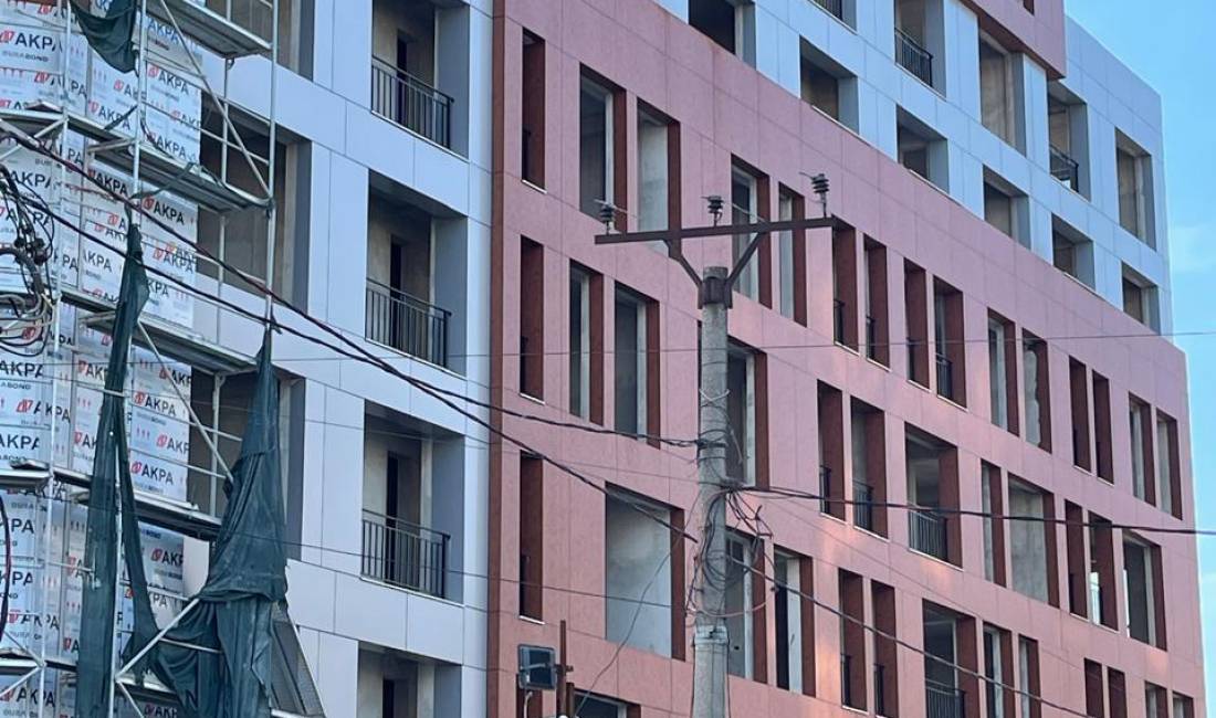 Shtepi ne shitje Apartament ne Tirane, 1+1, Mobilimi Bosh, pa mobiluar, Pagesa 98,000  Euro.