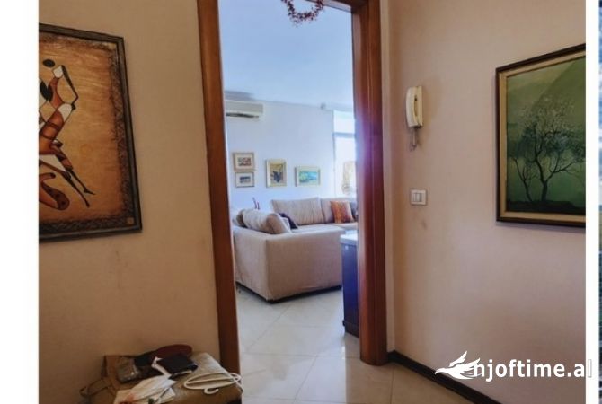 Papafingo 2+2,me parkim,ring center,zog i zi,1100 euro