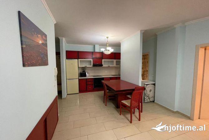 Appartamento in vendita a Tirana 2+1, Arredato