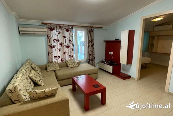 Apartament 2+1,i mobiluar,mbikalimi i komunes,120 mije euro