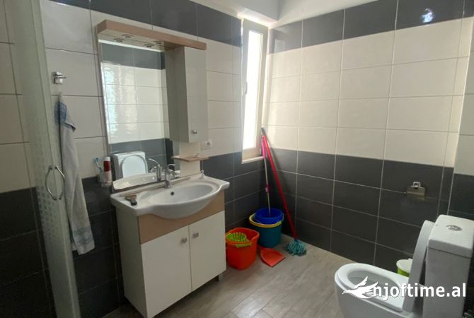 Appartamento in vendita a Tirana 2+1, Arredato