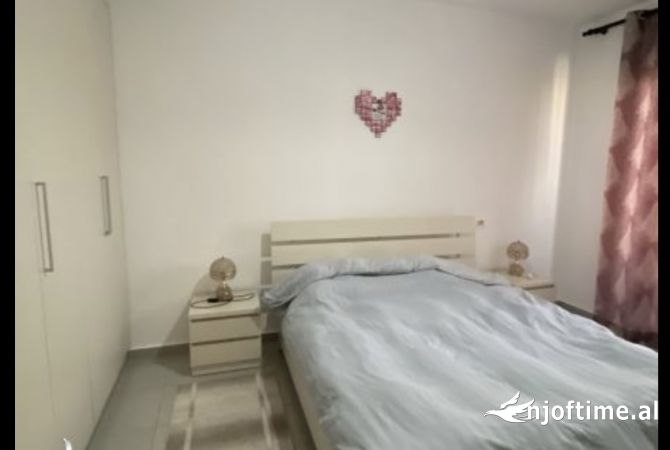 Shtepi ne shitje Apartament ne Tirane, 2+1, Mobilimi Bosh, pa mobiluar, Pagesa 130,000  Euro.