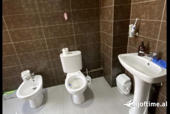 Shtepi ne shitje Apartament ne Tirane, 2+1, Mobilimi Bosh, pa mobiluar, Pagesa 130,000  Euro.