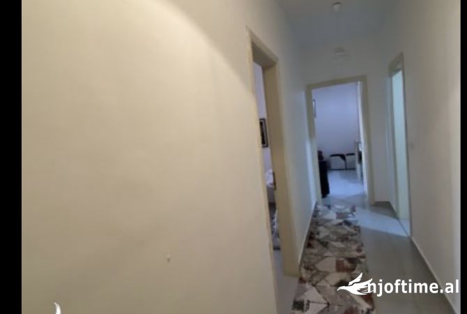 Shtepi ne shitje Apartament ne Tirane, 2+1, Mobilimi Bosh, pa mobiluar, Pagesa 130,000  Euro.