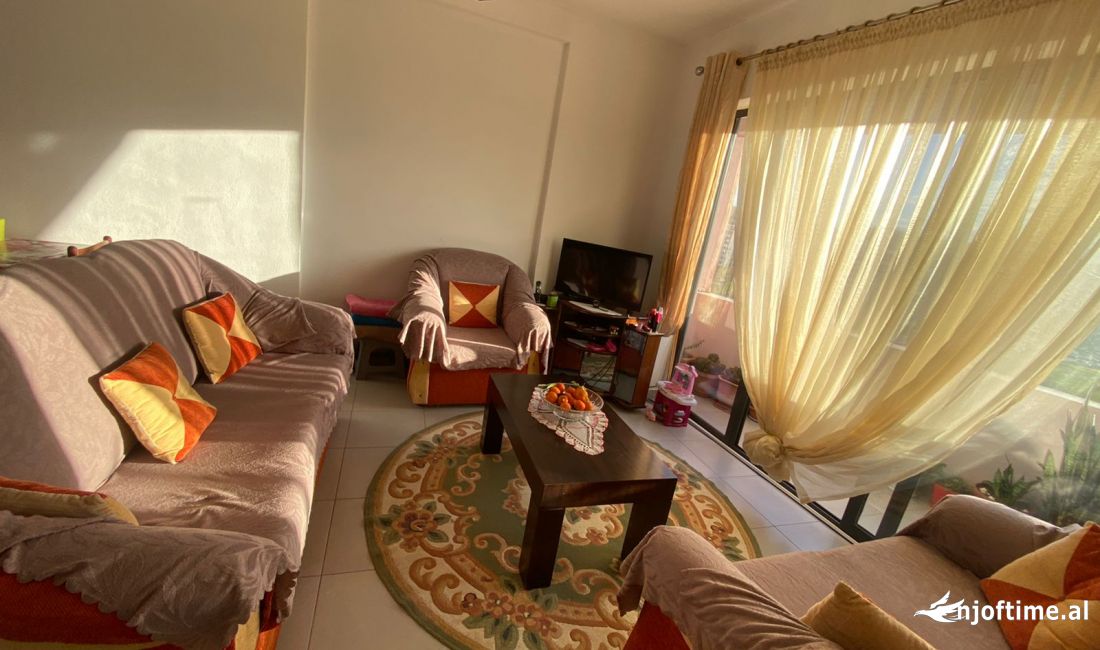 Shtepi ne shitje Apartament ne Tirane, 3+1, Mobilimi Pjeserisht e mobiluar, Pagesa 143,000  Euro.