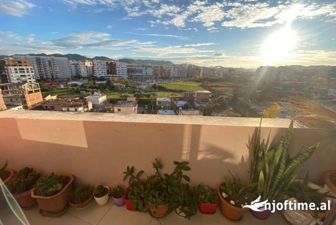 Shtepi ne shitje Apartament ne Tirane, 3+1, Mobilimi Pjeserisht e mobiluar, Pagesa 143,000  Euro.