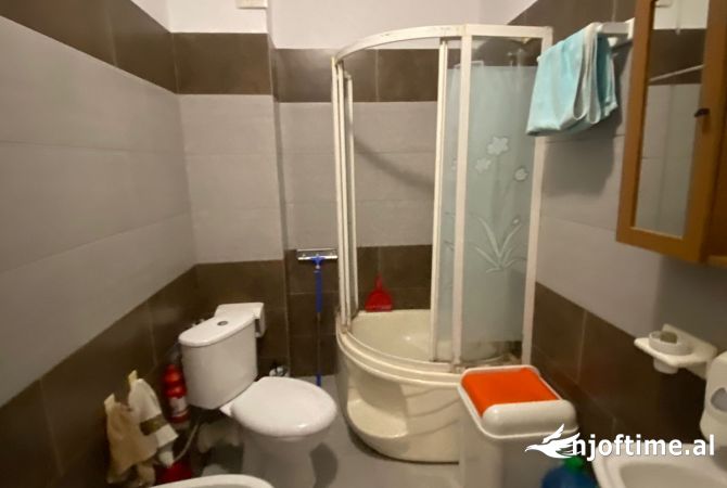 Shtepi ne shitje Apartament ne Tirane, 3+1, Mobilimi Pjeserisht e mobiluar, Pagesa 143,000  Euro.