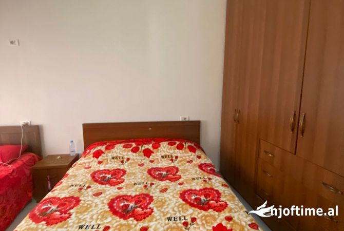 Shtepi ne shitje Apartament ne Tirane, 3+1, Mobilimi Pjeserisht e mobiluar, Pagesa 143,000  Euro.