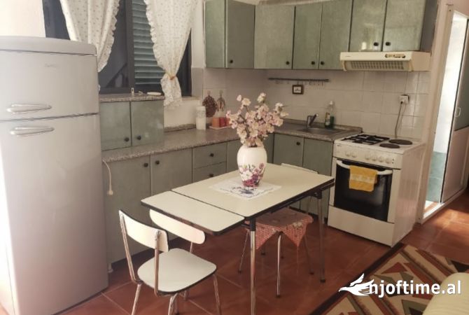 Shtepi me qera Apartament ne Tirane, 2+1, Mobilimi E mobiluar, Pagesa 500  Euro.