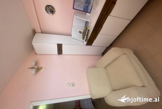 Shtepi me qera Apartament ne Tirane, 2+1, Mobilimi E mobiluar, Pagesa 500  Euro.