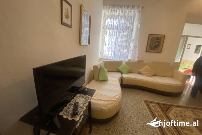 Shtepi me qera Apartament ne Tirane, 2+1, Mobilimi E mobiluar, Pagesa 500  Euro.