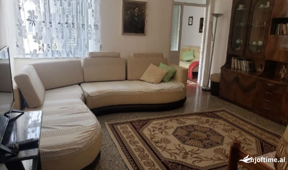 Shtepi me qera Apartament ne Tirane, 2+1, Mobilimi E mobiluar, Pagesa 500  Euro.
