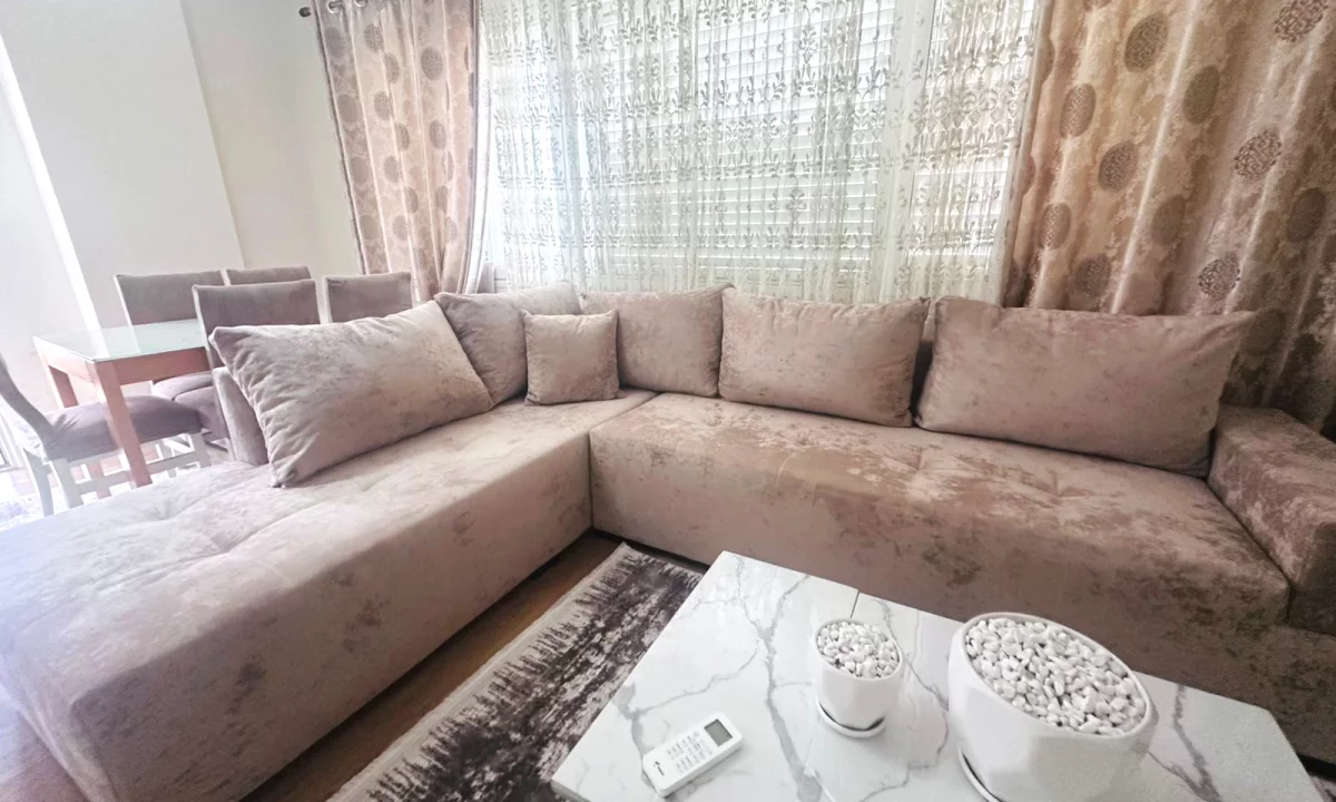 Shtepi me qera Apartament ne Tirane, 2+1, Mobilimi E mobiluar, Pagesa 550  Euro.