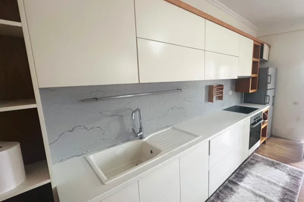 Shtepi me qera Apartament ne Tirane, 2+1, Mobilimi E mobiluar, Pagesa 550  Euro.