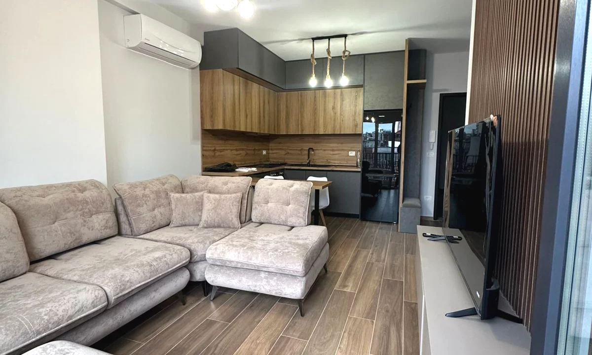 Shtepi me qera Apartament ne Tirane, 1+1, Mobilimi E mobiluar, Pagesa 700  Euro.