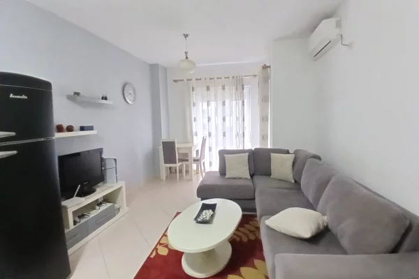 Shtepi me qera Apartament ne Tirane, 1+1, Mobilimi E mobiluar, Pagesa 550  Euro.