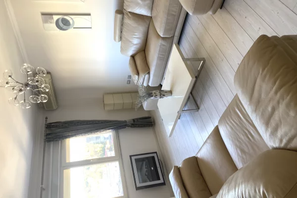 1+1,i mobiluar te sheshi wilson,600 euro