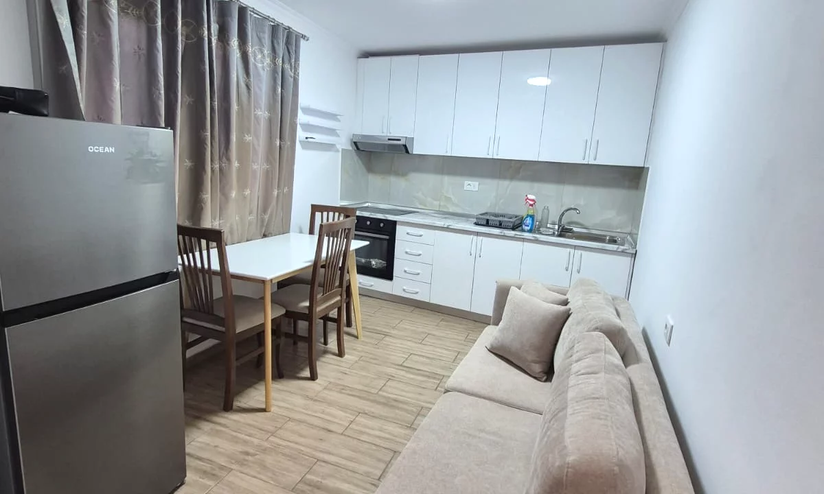 Shtepi me qera Shtepi Private ne Tirane, 1+1, Mobilimi E mobiluar, Pagesa 500  Euro.