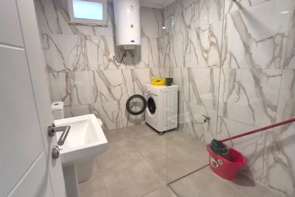 Shtepi me qera Shtepi Private ne Tirane, 1+1, Mobilimi E mobiluar, Pagesa 500  Euro.