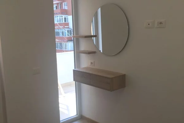Shtepi me qera Apartament ne Tirane, 1+1, Mobilimi E mobiluar, Pagesa 600  Euro.