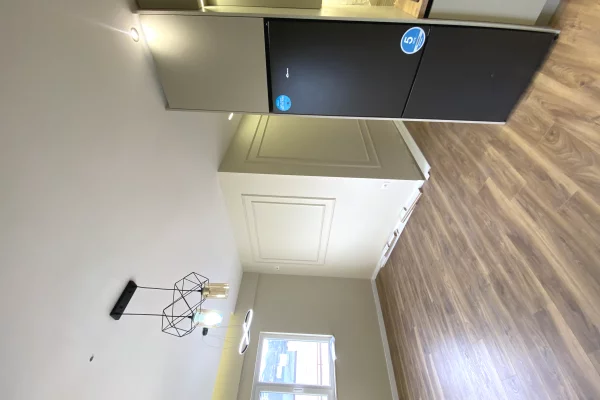 Shtepi me qera Papafingo(kati i catise) ne Tirane, 2+1, Mobilimi E mobiluar, Pagesa 750  Euro.