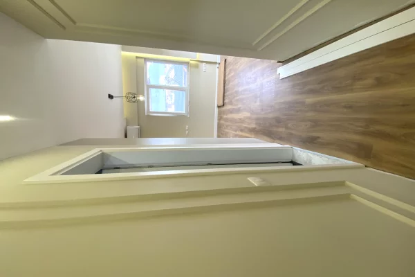 Shtepi me qera Papafingo(kati i catise) ne Tirane, 2+1, Mobilimi E mobiluar, Pagesa 750  Euro.