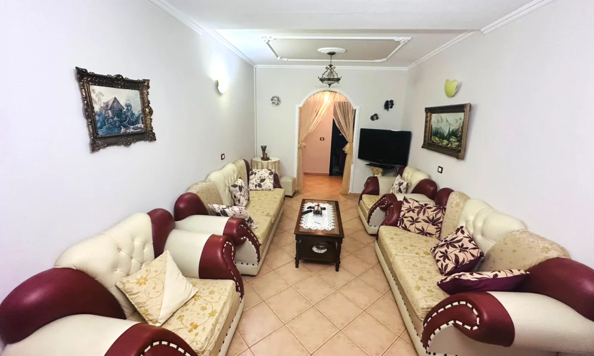 Shtepi me qera Apartament ne Tirane, 2+1, Mobilimi E mobiluar, Pagesa 650  Euro.