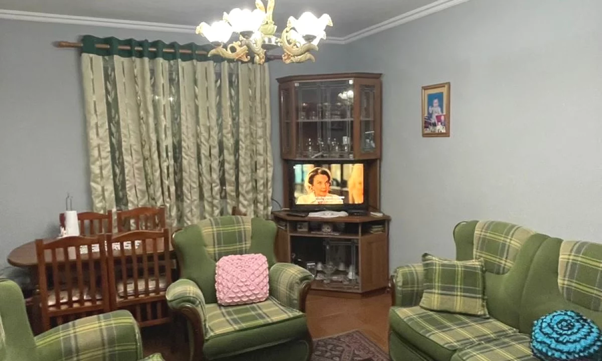 Shtepi me qera Apartament ne Tirane, 1+1, Mobilimi E mobiluar, Pagesa 400  Euro.