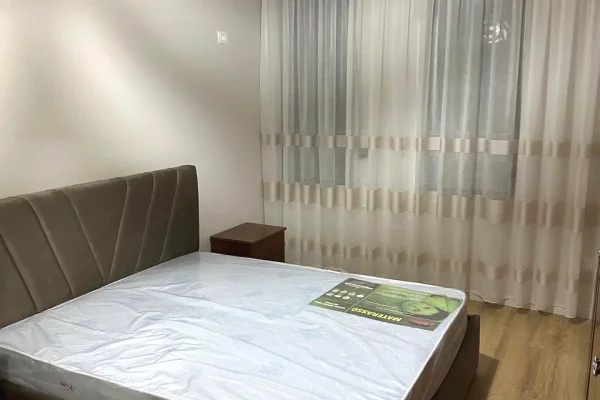 Shtepi me qera Apartament ne Tirane, 1+1, Mobilimi E mobiluar, Pagesa 550  Euro.