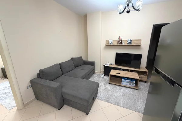 Shtepi me qera Apartament ne Tirane, 1+1, Mobilimi E mobiluar, Pagesa 550  Euro.