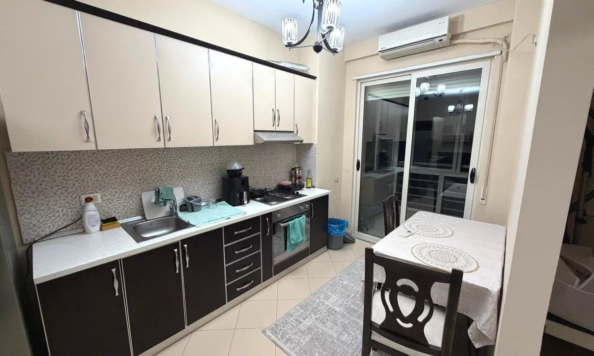 Shtepi me qera Apartament ne Tirane, 1+1, Mobilimi E mobiluar, Pagesa 550  Euro.