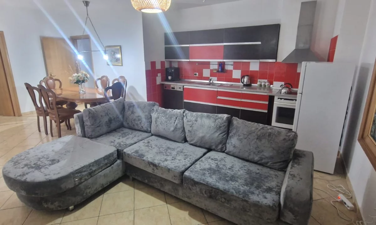 Shtepi me qera Apartament ne Tirane, 2+1, Mobilimi E mobiluar, Pagesa 750  Euro.