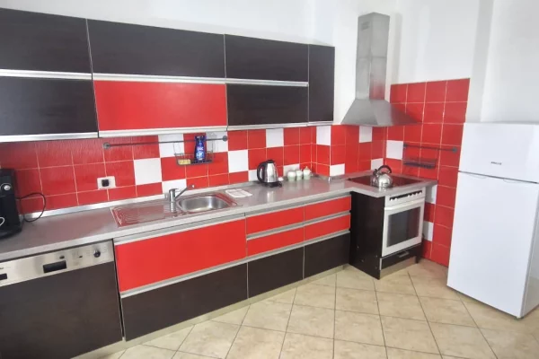 Shtepi me qera Apartament ne Tirane, 2+1, Mobilimi E mobiluar, Pagesa 750  Euro.