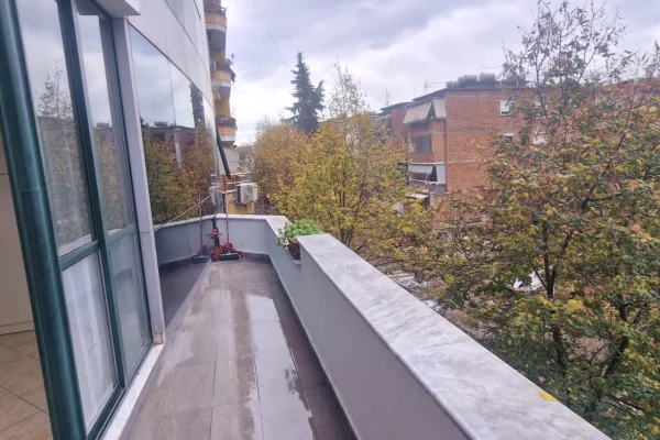 Shtepi me qera Apartament ne Tirane, 2+1, Mobilimi E mobiluar, Pagesa 750  Euro.