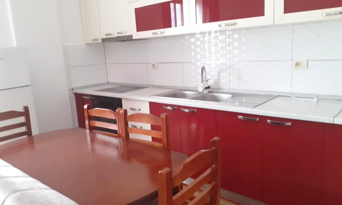 Appartamento in affitto a Tirana 2+1, Arredato