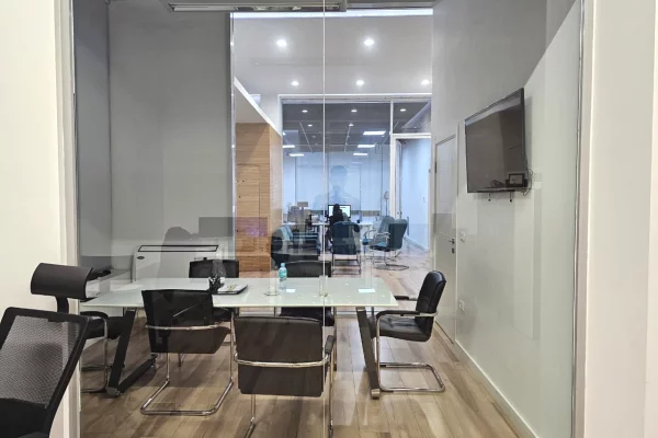 Ambjent biznesi,kopshti botanik,220 m2,2000 euro