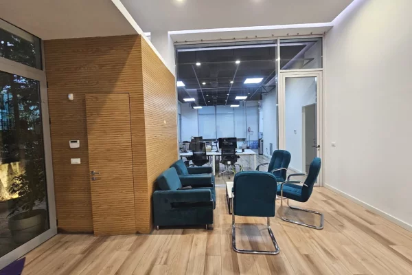 Ambjent biznesi,kopshti botanik,220 m2,2000 euro