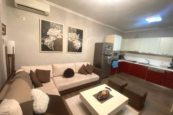 Appartamento in vendita a Tirana 2+1, Arredato