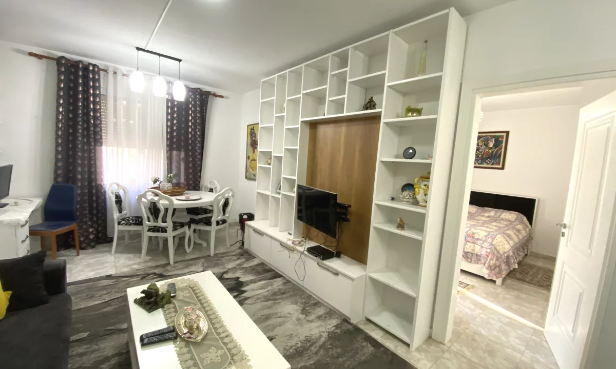 Shtepi me qera Apartament ne Tirane, 1+1, Mobilimi E mobiluar, Pagesa 650  Euro.