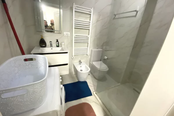 Shtepi me qera Apartament ne Tirane, 1+1, Mobilimi E mobiluar, Pagesa 650  Euro.